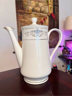 Vintage "Diane" pattern coffee pot produced by Wade Fine China of Japan